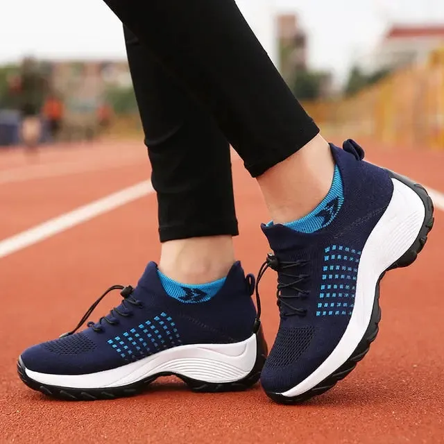 Gorgeous flat platform sneakers with breathable mesh and laces for women.