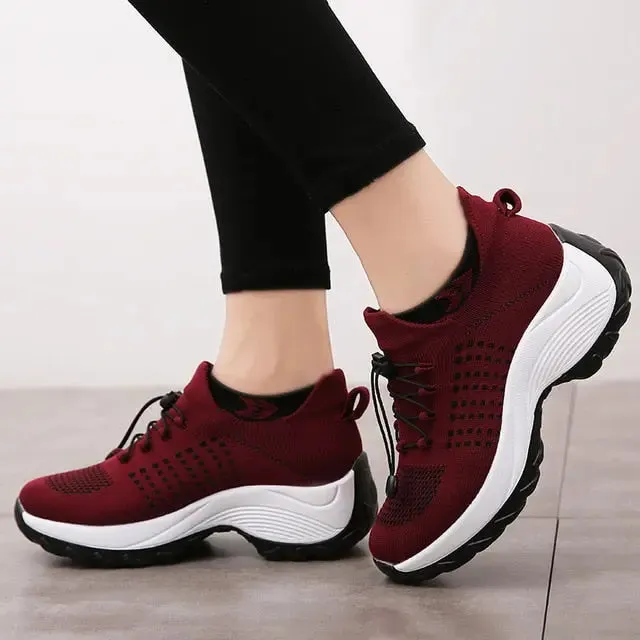 Gorgeous flat platform sneakers with breathable mesh and laces for women.