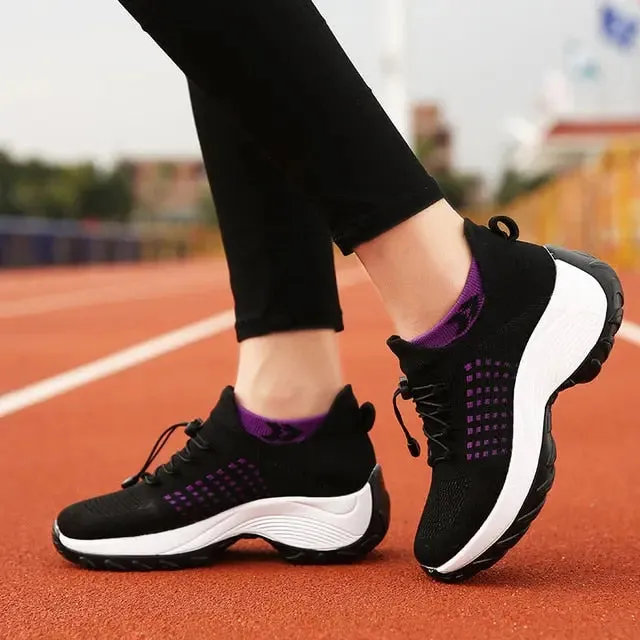 Gorgeous flat platform sneakers with breathable mesh and laces for women.